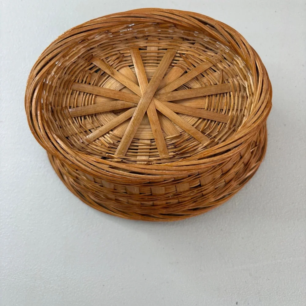 N/A handcrafted wicker
